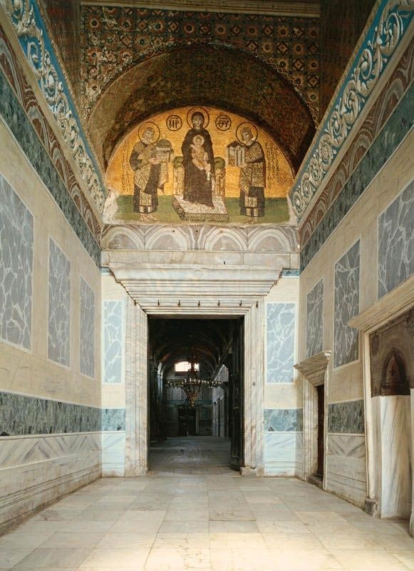 Byzantijnse mozaïek van Maria en Christus boven een kerkelijke doorgang